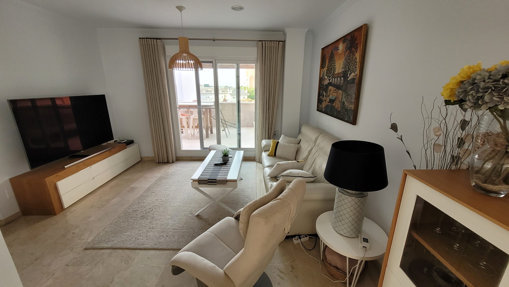 Spacious, bright living room